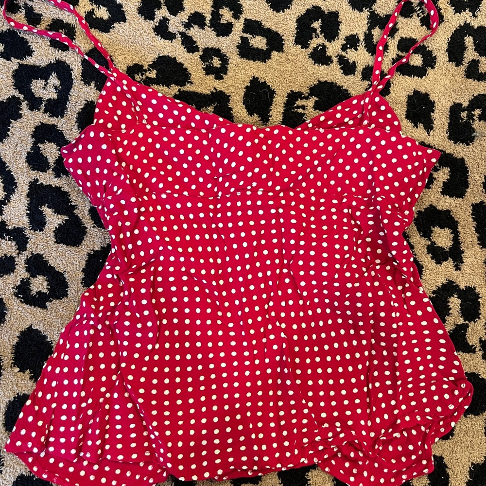 Red tank - Picture 2 of 3